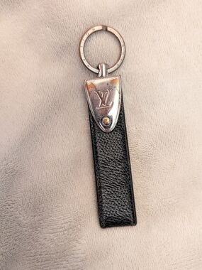 Louis Vuitton Damier Graphite Key Ring Holder LV Dragonne w/ COA